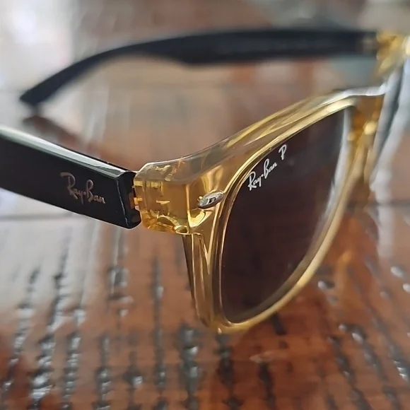 Ray-Ban Wayfarer Polarized Bicolor Polished Honey Sunglasses. Lenses Brown - Picture 2 of 3